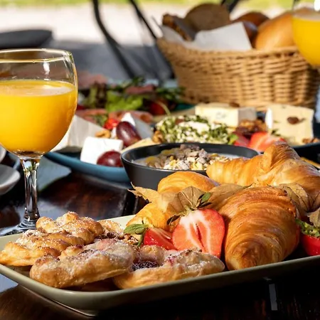 Sheraton Hotel 4*